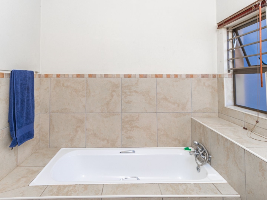 5 Bedroom Property for Sale in Leloko Lifestyle Estate North West